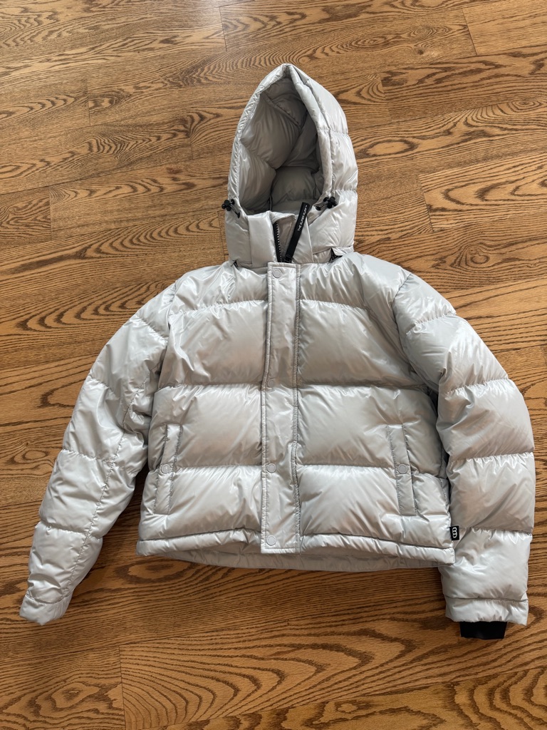 Aritzia Superpuff Shorty Glossy